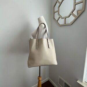 KATE SPADE  Large Adjustable Strap Tote Bag